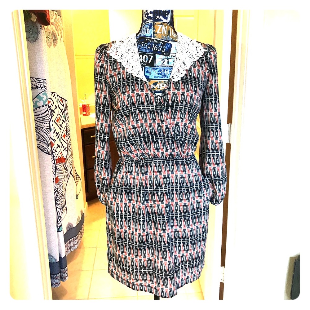 Adorable lace dress with pockets